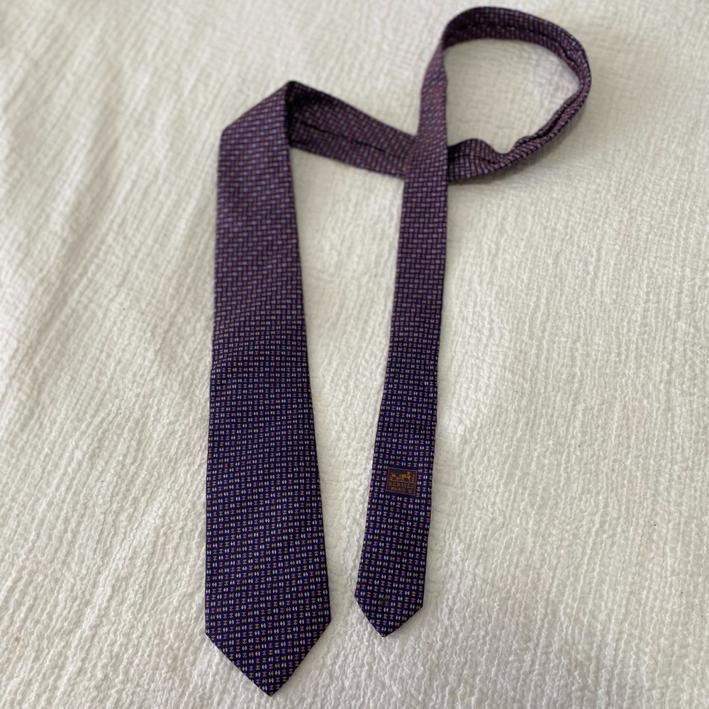 NWT Hermès 100% silk navy blue patterned neck tie